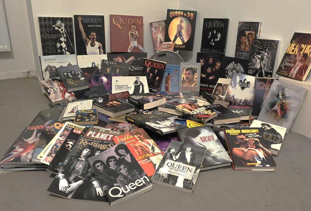 Collection de livres sur Queen